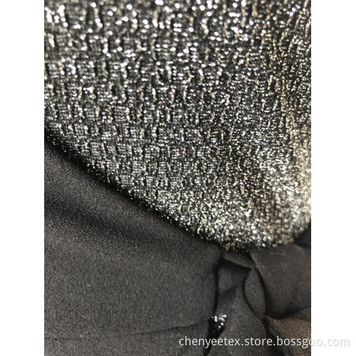 Gaun mid-length wanita dengan v-neck menyilang